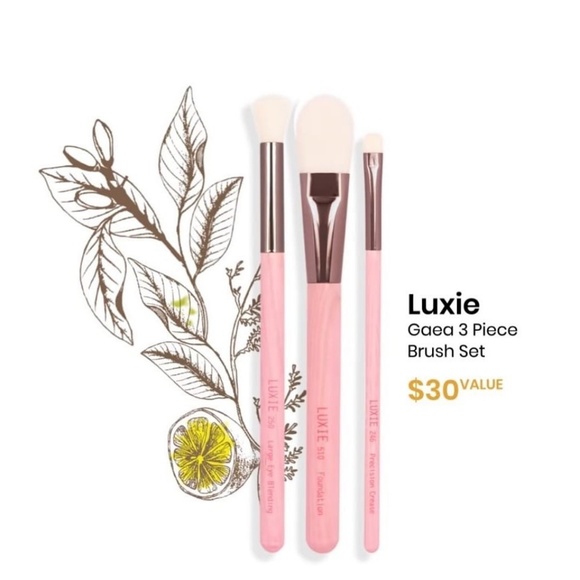 Luxie Other - Luxie Beauty Gaea 3-Piece Makeup Brush Set *NEW*